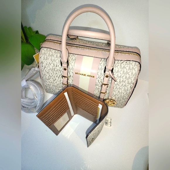 🌺MICHAEL KORS🌺 Bedford Legacy MD Duffle Sarchel/Shoulder Bag  & Trifold wallet - Picture 11 of 15